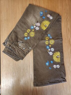 Embroidered Tan Women's Jeans with Floral Detail